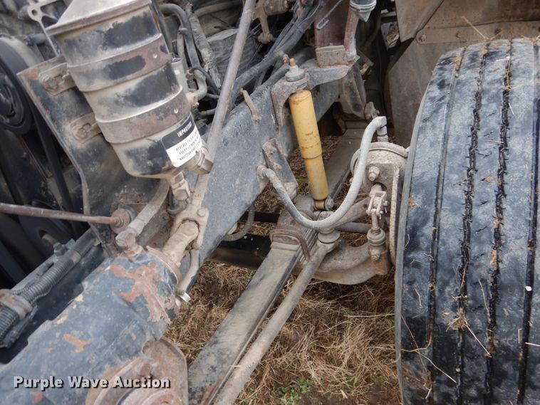 image for item GW9640 1996 International 9200 semi truck