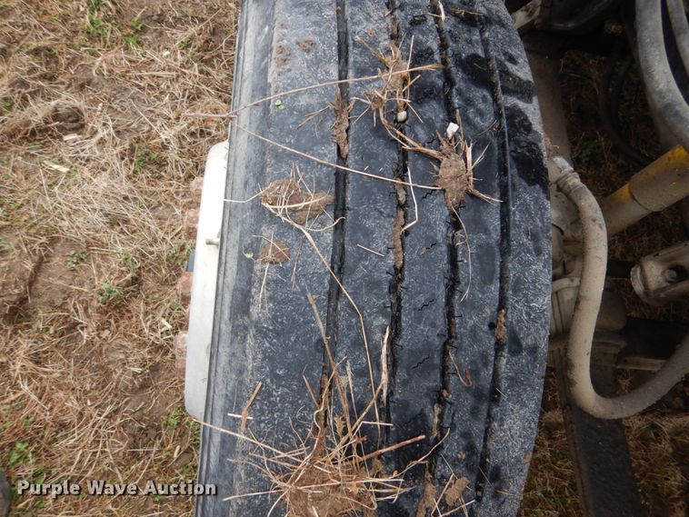 image for item GW9640 1996 International 9200 semi truck