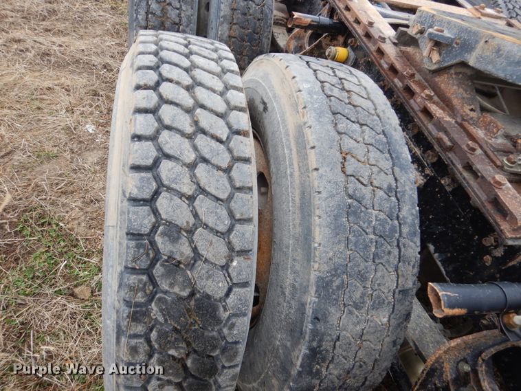 image for item GW9640 1996 International 9200 semi truck