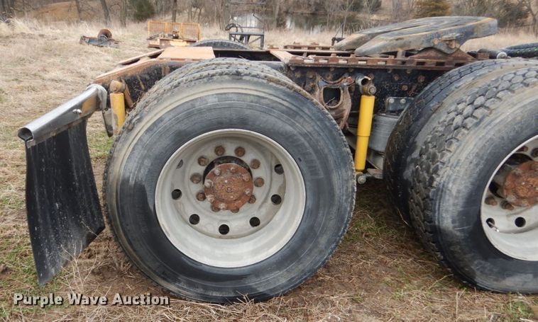 image for item GW9640 1996 International 9200 semi truck