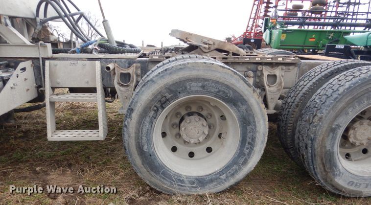 image for item GW9640 1996 International 9200 semi truck