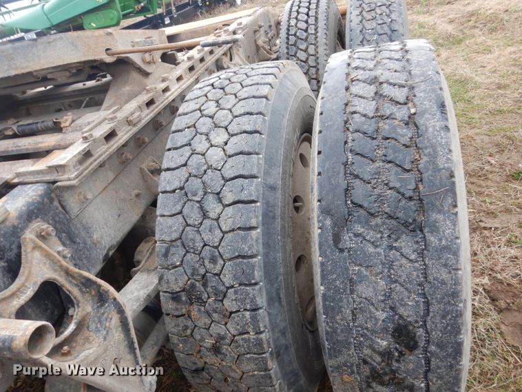 image for item GW9640 1996 International 9200 semi truck