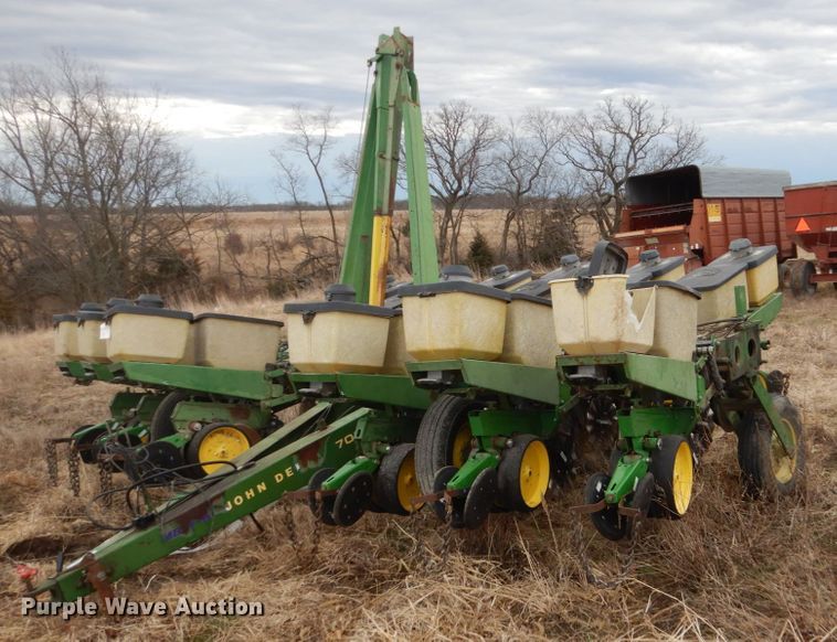 image for item GW9642 John Deere 7000 planter