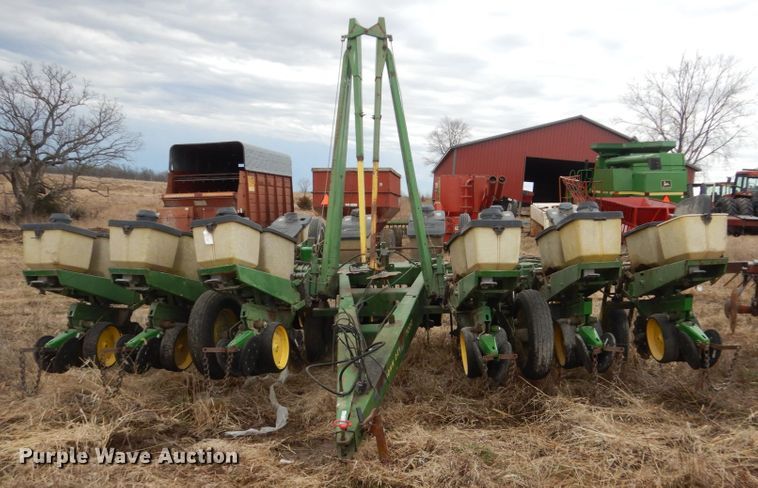 image for item GW9642 John Deere 7000 planter