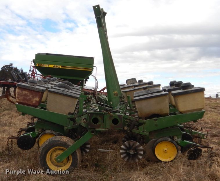 image for item GW9642 John Deere 7000 planter