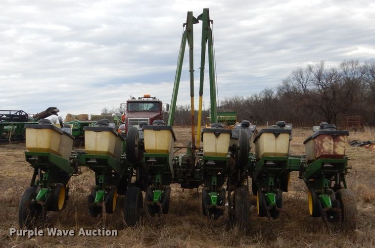 image for item GW9642 John Deere 7000 planter
