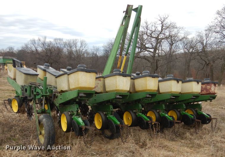 image for item GW9642 John Deere 7000 planter