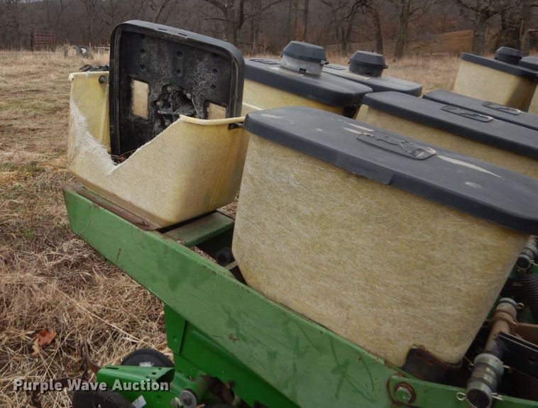 image for item GW9642 John Deere 7000 planter