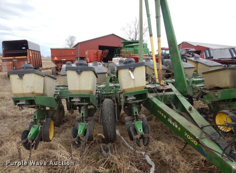 image for item GW9642 John Deere 7000 planter