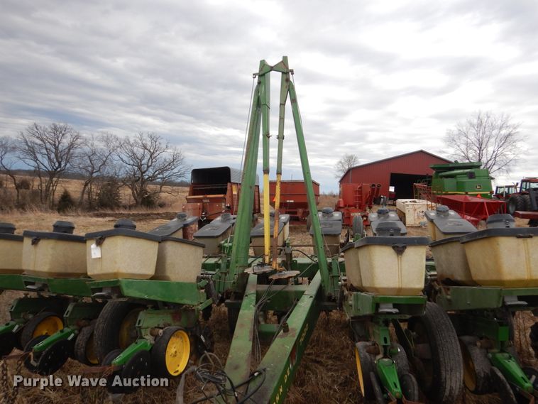 image for item GW9642 John Deere 7000 planter