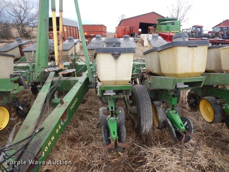 image for item GW9642 John Deere 7000 planter