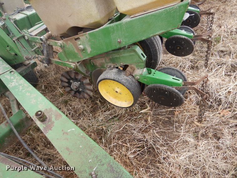 image for item GW9642 John Deere 7000 planter