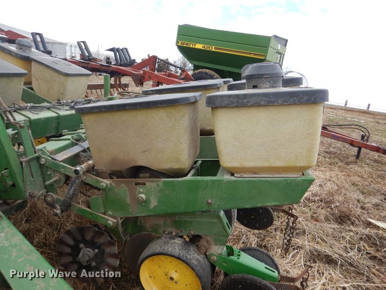image for item GW9642 John Deere 7000 planter