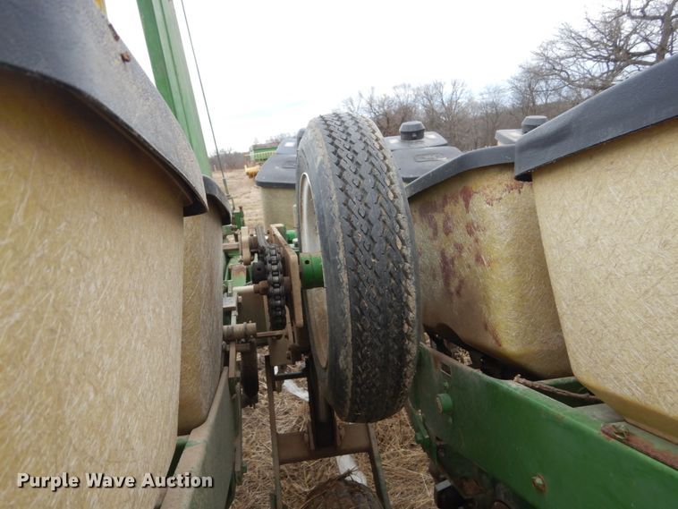 image for item GW9642 John Deere 7000 planter