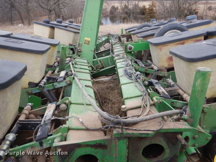 image for item GW9642 John Deere 7000 planter