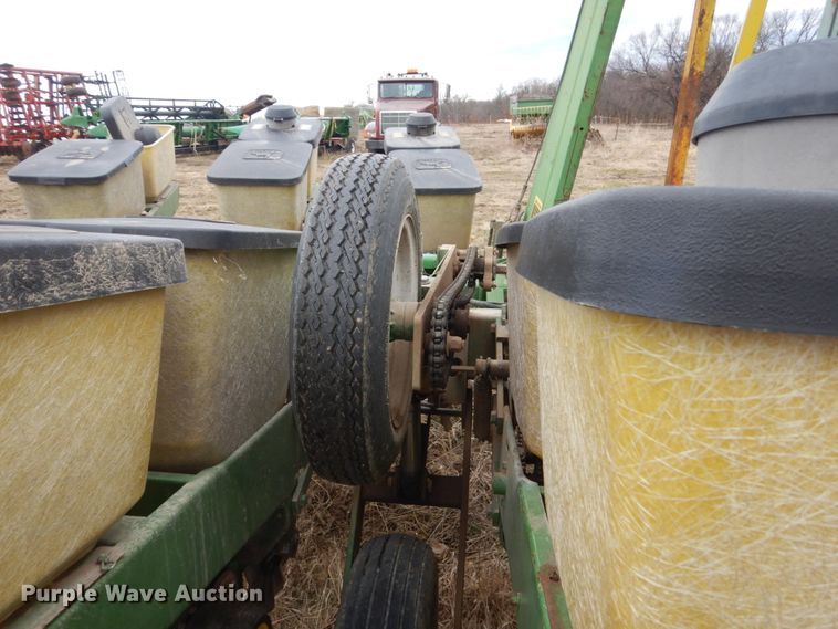 image for item GW9642 John Deere 7000 planter