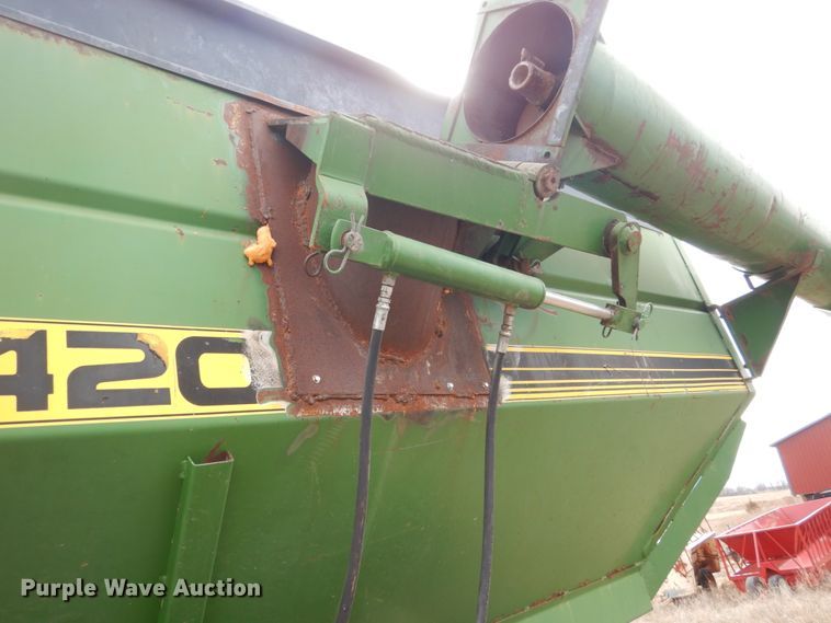 image for item GW9644 Brent 420 grain cart