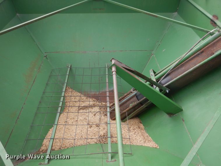 image for item GW9644 Brent 420 grain cart