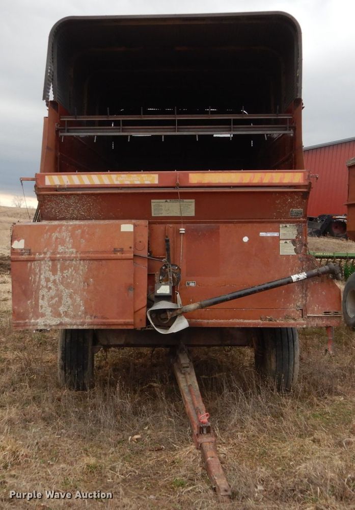 image for item GW9653 H&S 500 silage wagon