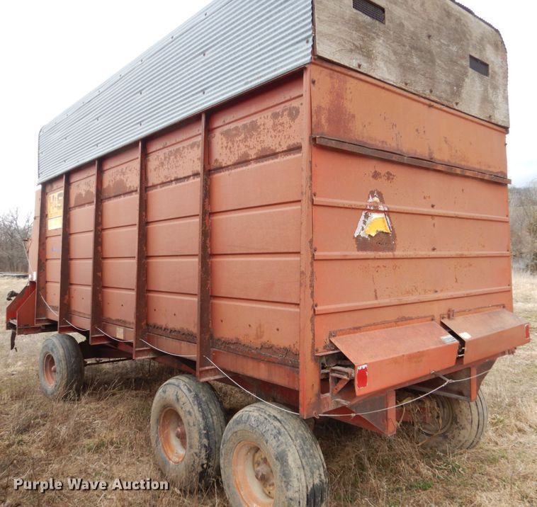 image for item GW9653 H&S 500 silage wagon
