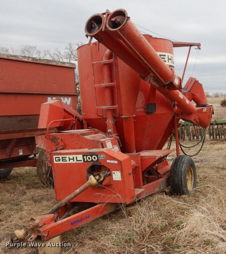 image for item GW9655 Gehl 100 feed mixer