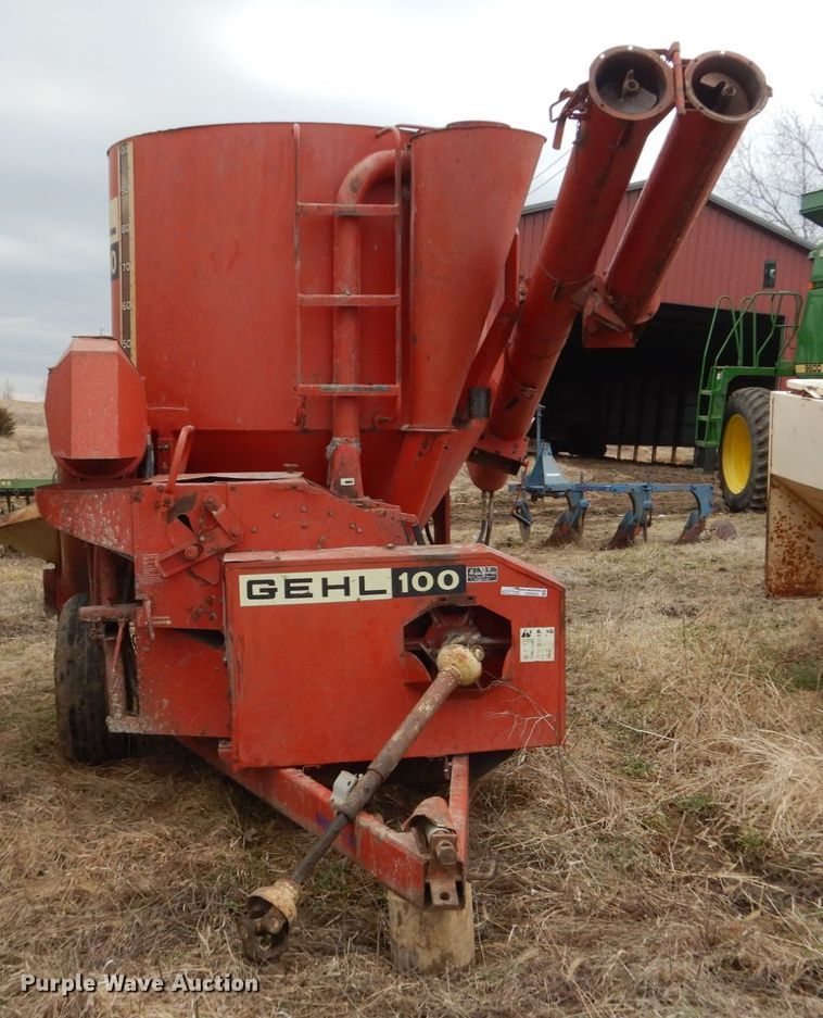 image for item GW9655 Gehl 100 feed mixer