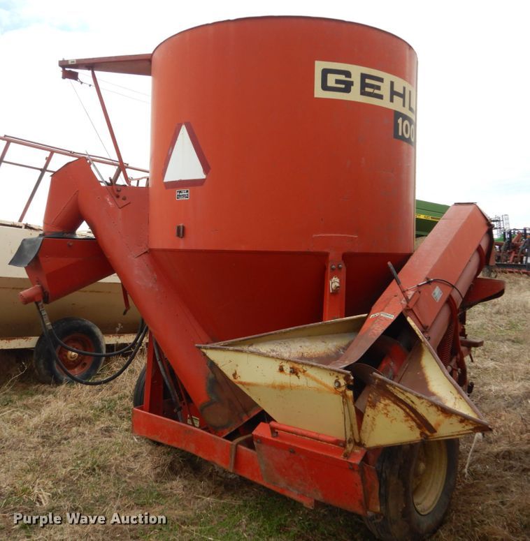 image for item GW9655 Gehl 100 feed mixer