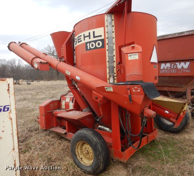 image for item GW9655 Gehl 100 feed mixer