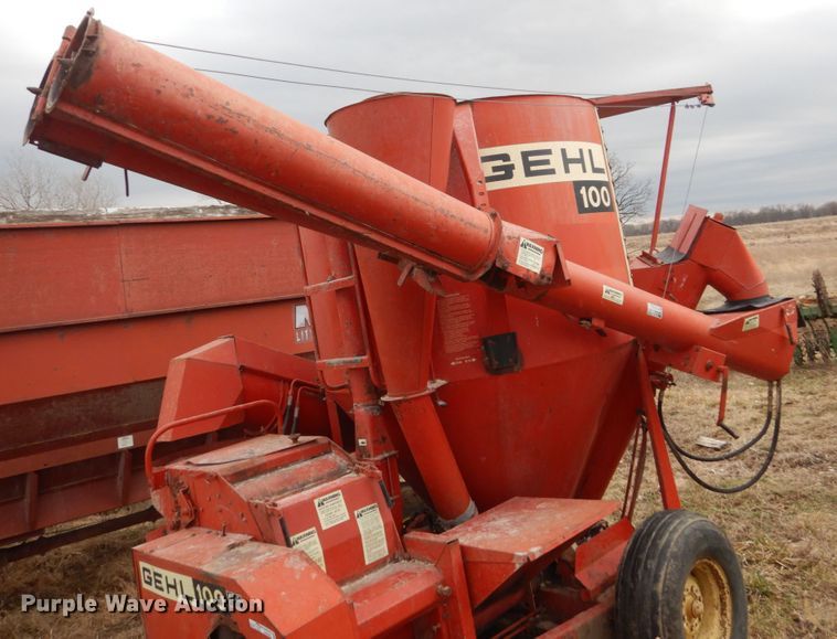 image for item GW9655 Gehl 100 feed mixer