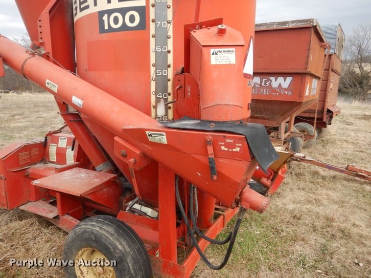 image for item GW9655 Gehl 100 feed mixer