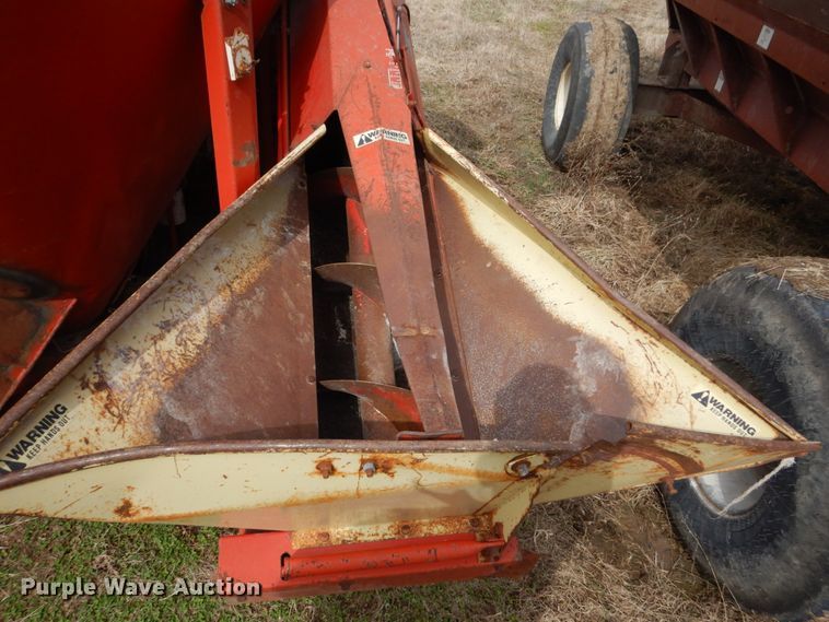 image for item GW9655 Gehl 100 feed mixer