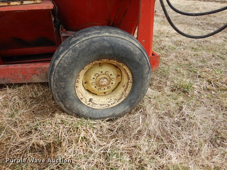 image for item GW9655 Gehl 100 feed mixer