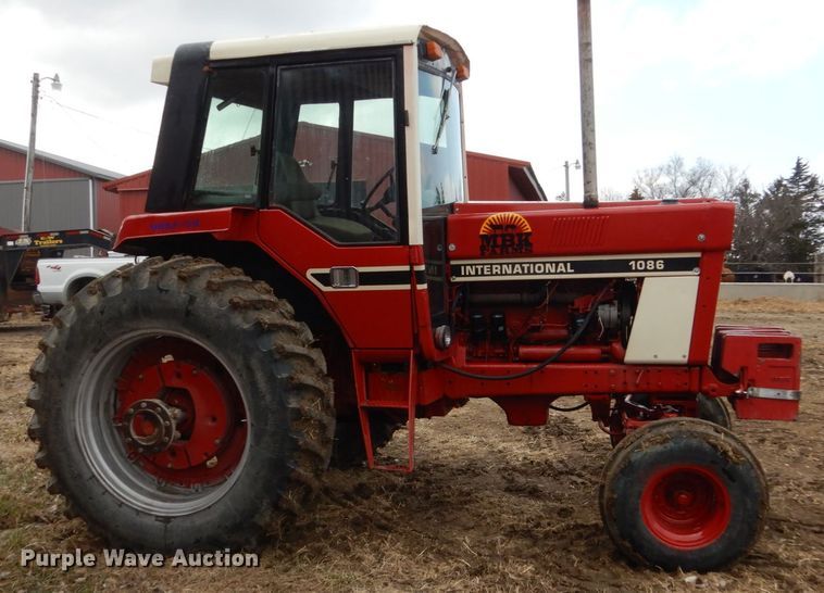 image for item GW9657 1978 International 1086 tractor