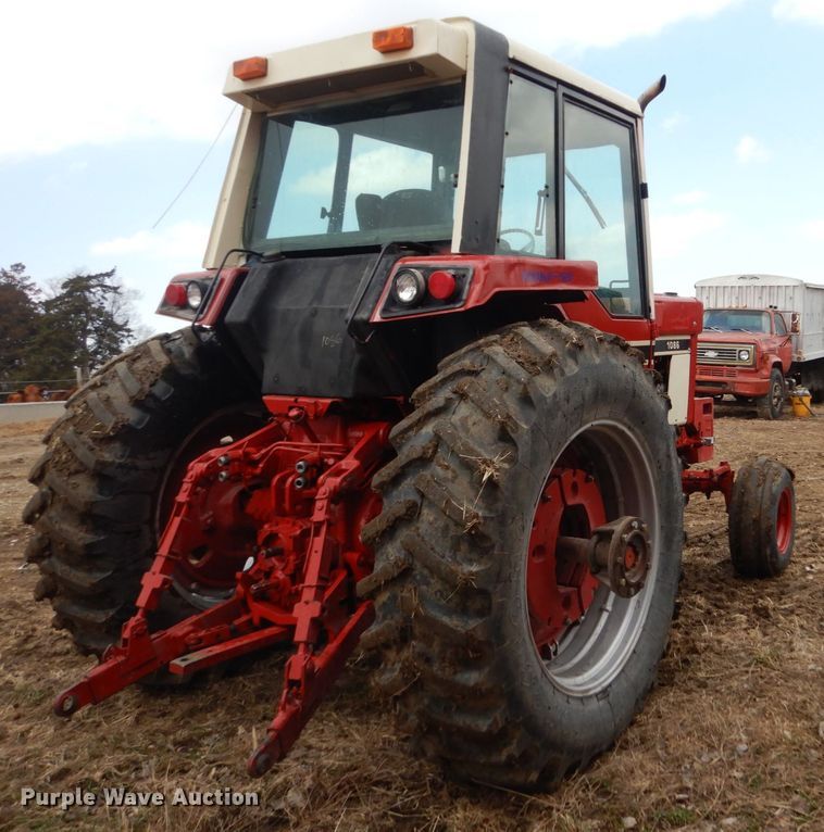 image for item GW9657 1978 International 1086 tractor