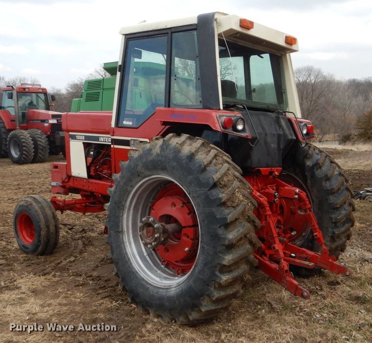 image for item GW9657 1978 International 1086 tractor