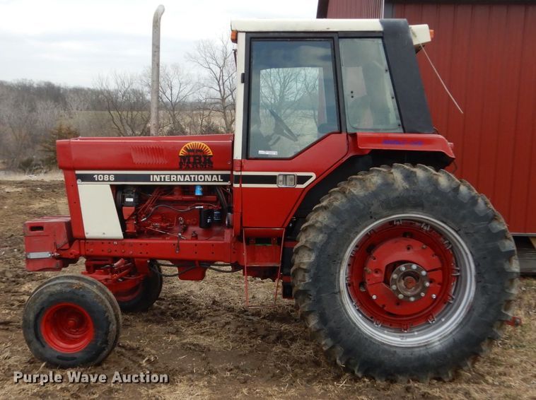 image for item GW9657 1978 International 1086 tractor