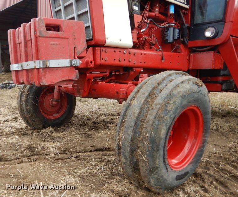 image for item GW9657 1978 International 1086 tractor