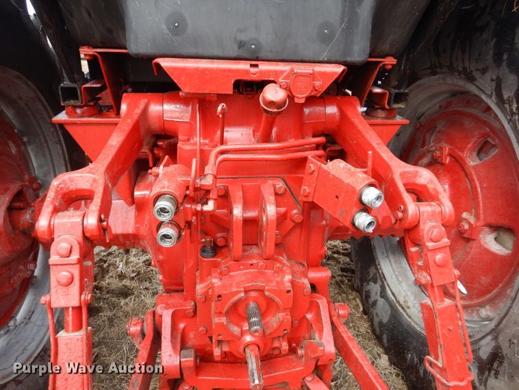 image for item GW9657 1978 International 1086 tractor