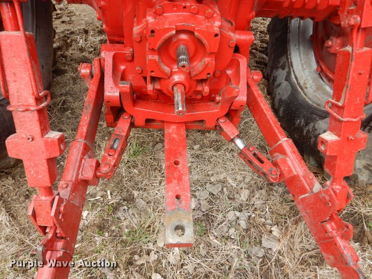 image for item GW9657 1978 International 1086 tractor