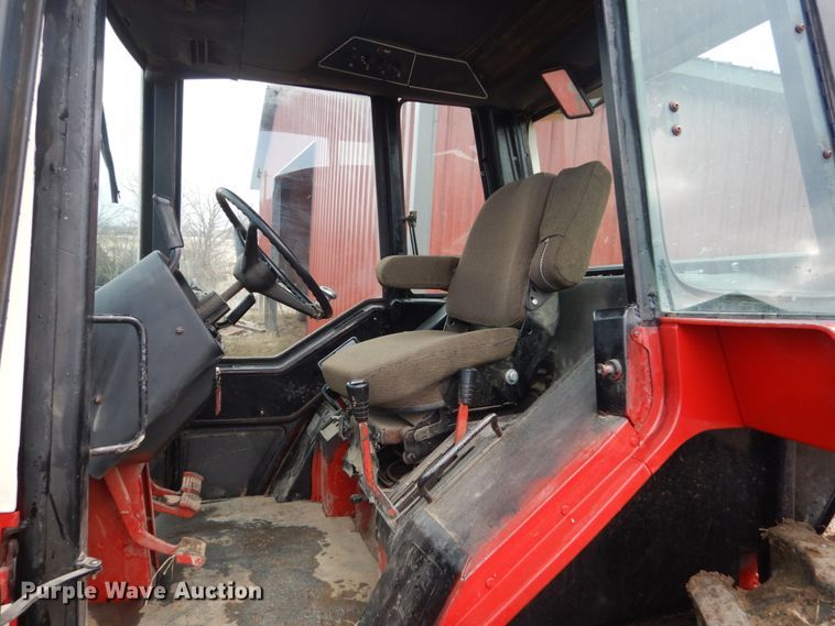 image for item GW9657 1978 International 1086 tractor