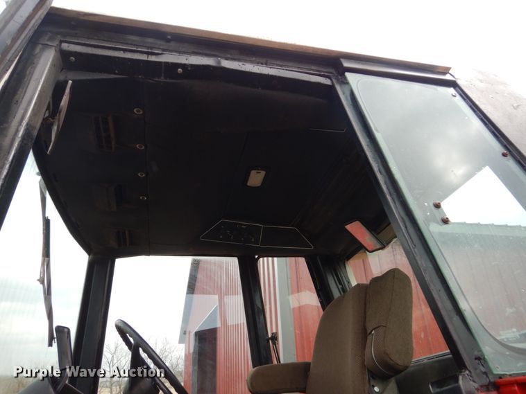 image for item GW9657 1978 International 1086 tractor