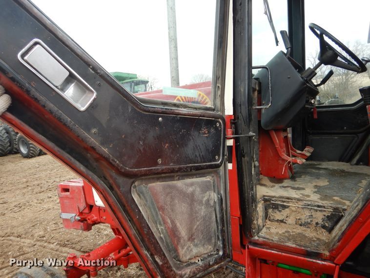 image for item GW9657 1978 International 1086 tractor