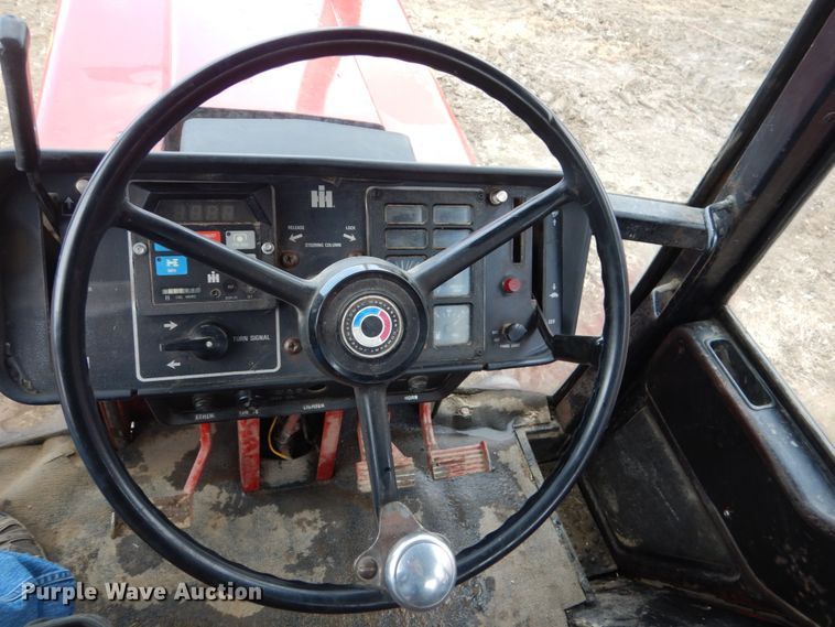 image for item GW9657 1978 International 1086 tractor