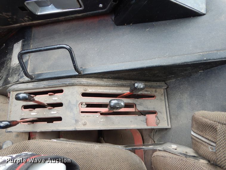 image for item GW9657 1978 International 1086 tractor