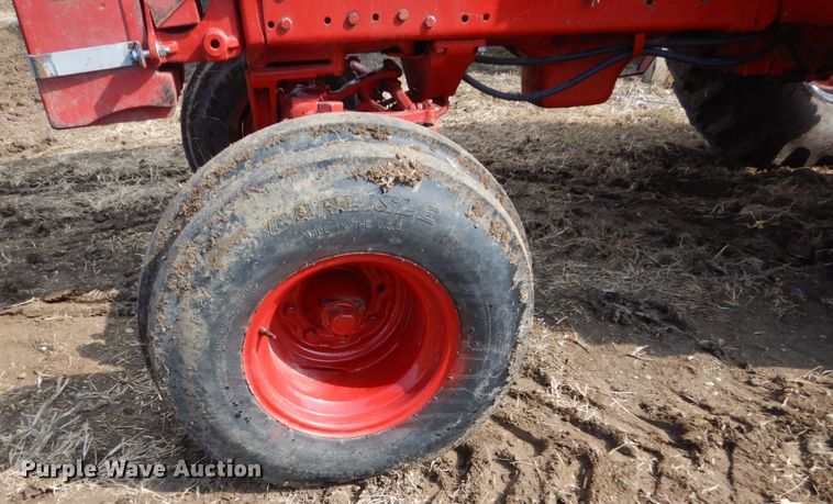 image for item GW9657 1978 International 1086 tractor