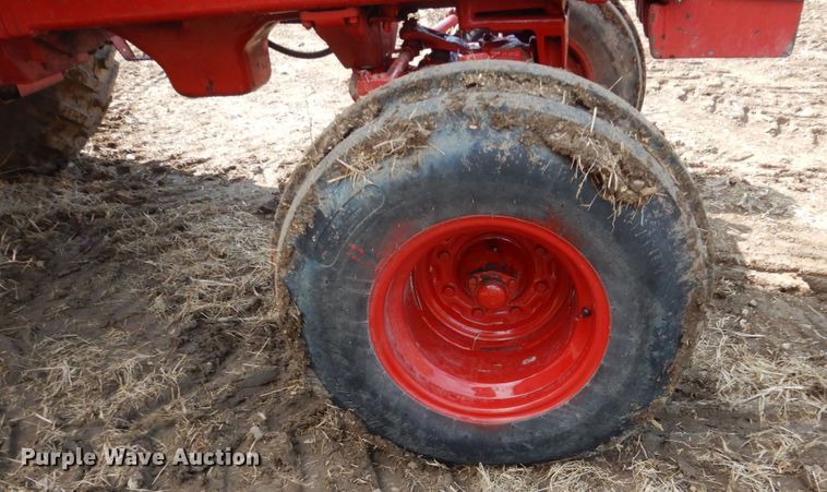 image for item GW9657 1978 International 1086 tractor