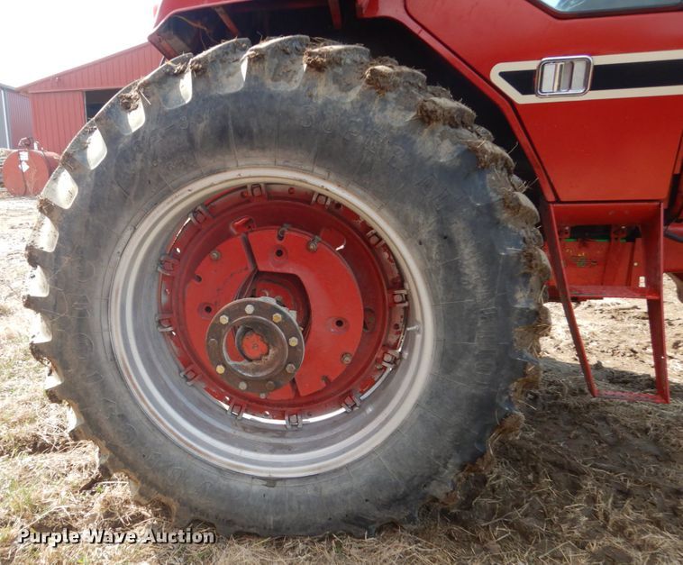 image for item GW9657 1978 International 1086 tractor