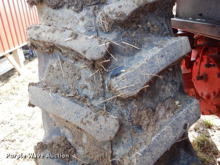 image for item GW9657 1978 International 1086 tractor