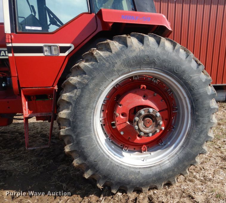 image for item GW9657 1978 International 1086 tractor