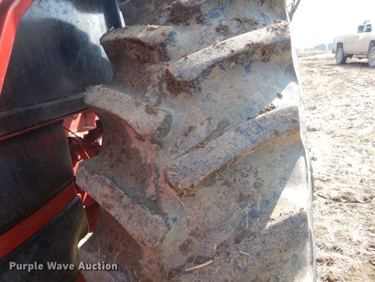 image for item GW9657 1978 International 1086 tractor